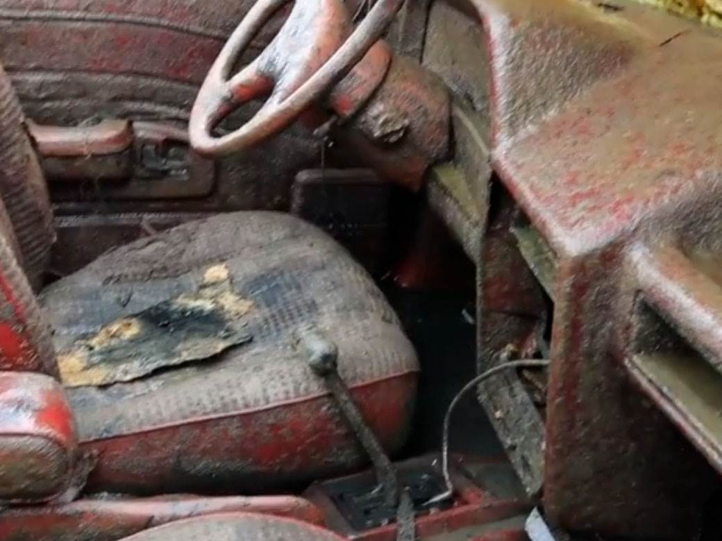 Izvlačenje kola iz jezera 4.jpg