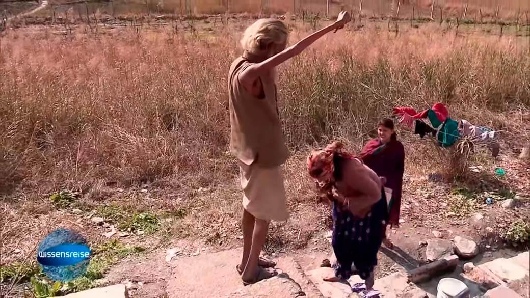 Držao ruku u vazduhu 45 godina (2).jpg