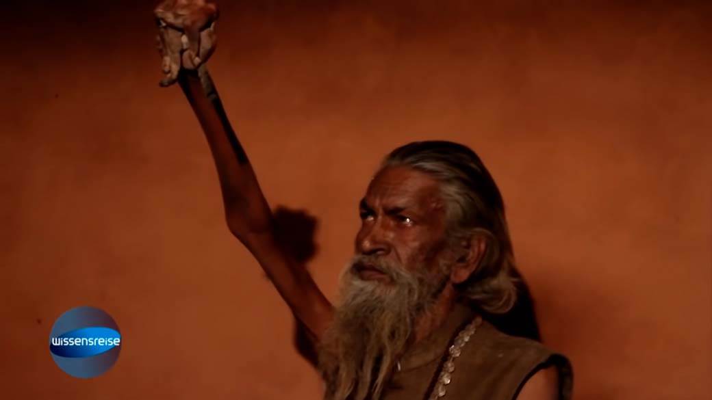 Držao ruku u vazduhu 45 godina (3).jpg