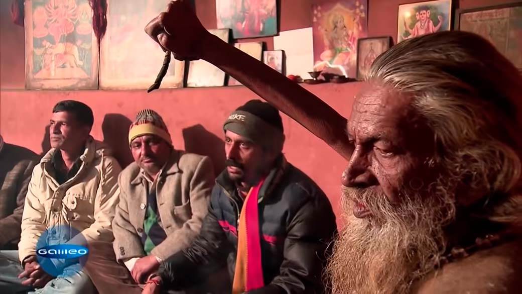 Držao ruku u vazduhu 45 godina (4).jpg