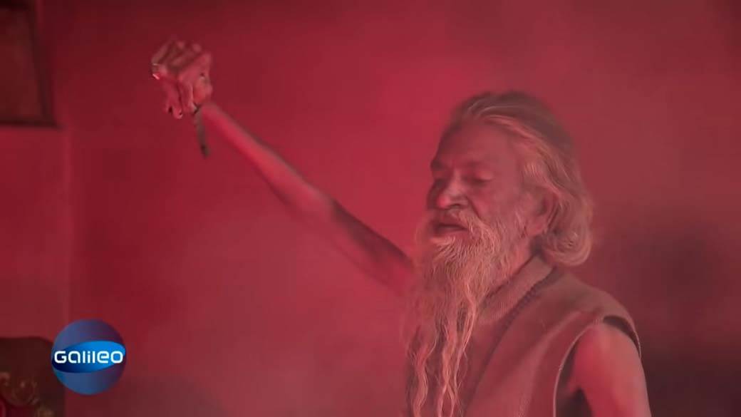 Držao ruku u vazduhu 45 godina (6).jpg