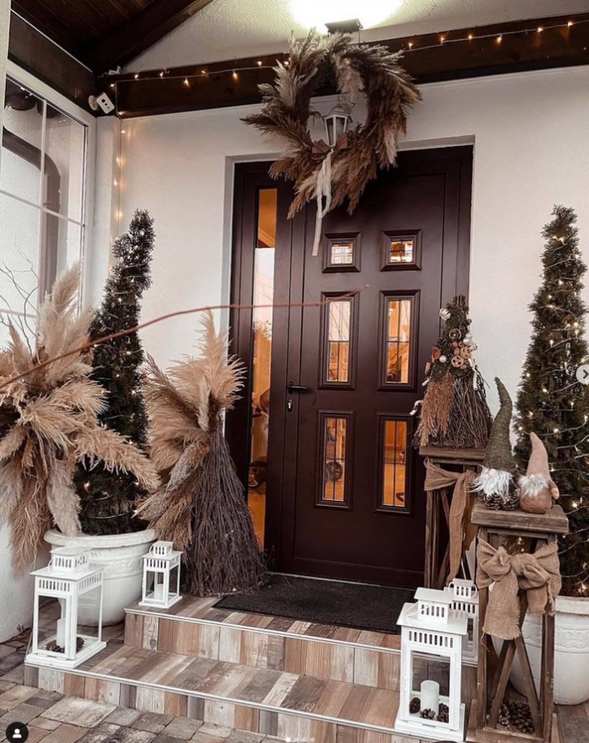 Seka Aleksić, dekoracija