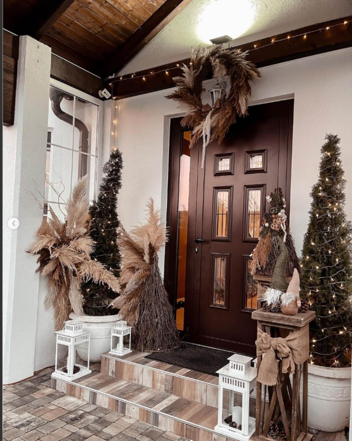 Seka Aleksić, dekoracija