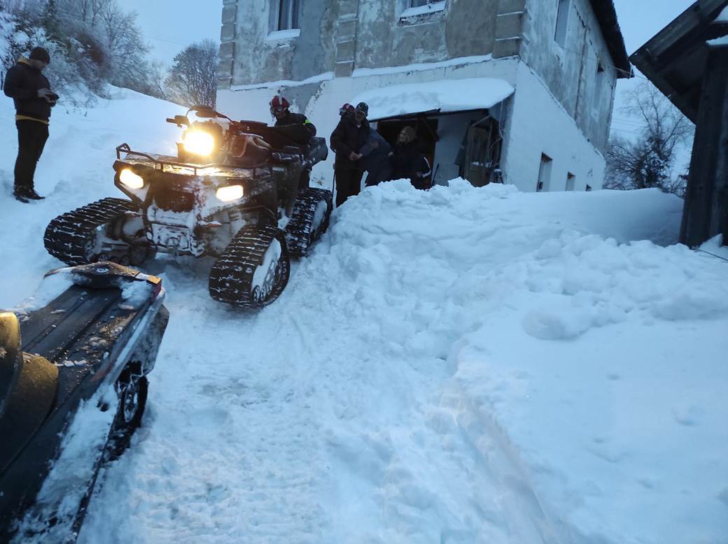 Spasavanje povredjenog muškarca, Ivanjica (3).jpg