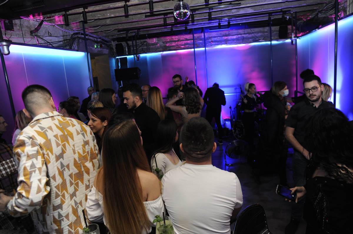 Rijaliti Bar atmosfera i koonferencija pred pocetak 1.23.17.jpg