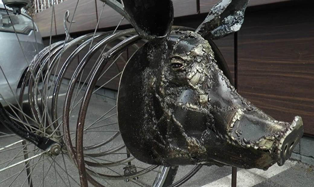 čačak metalna skulpura prase  (5).jpg