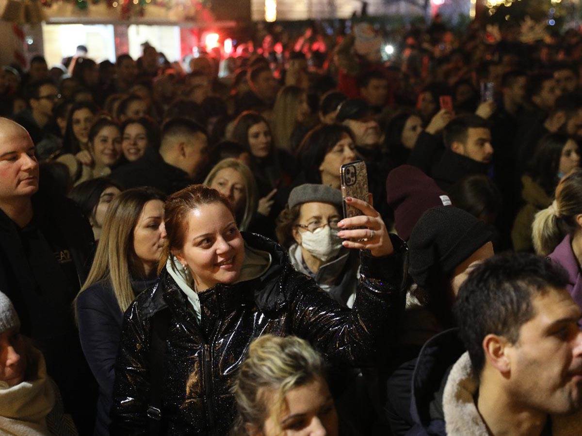 Starogradska zima Sergej Ćetković čestita rođendan devojci iz publike