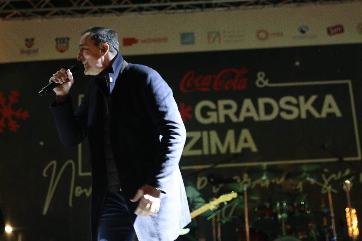 Starogradska zima Sergej Ćetković čestita rođendan devojci iz publike