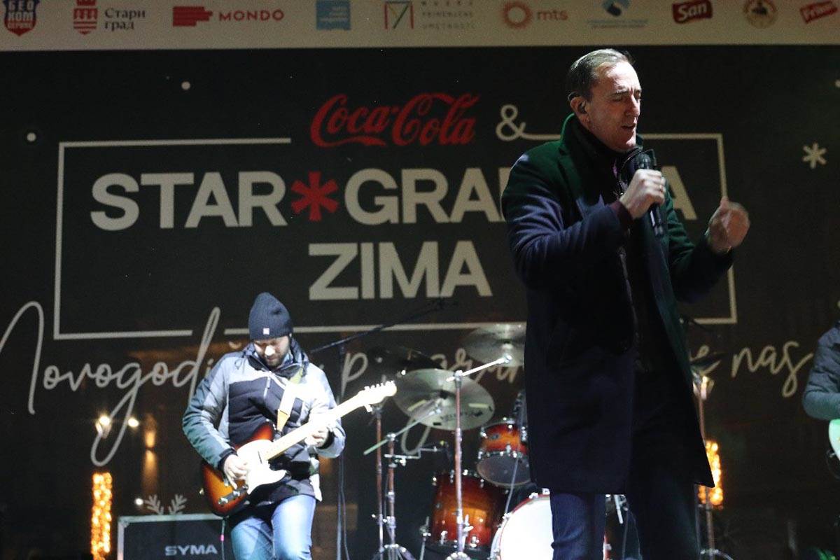 Starogradska zima Sergej Ćetković čestita rođendan devojci iz publike