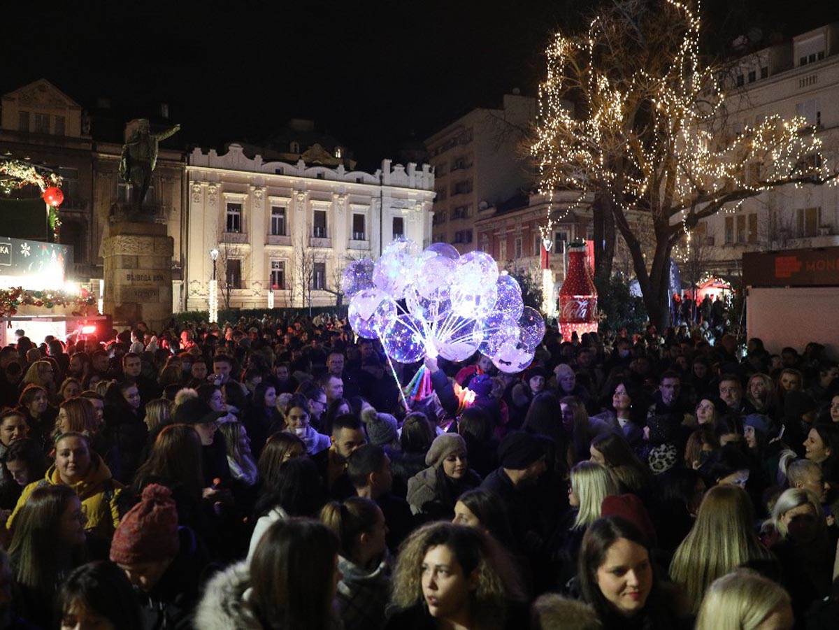Starogradska zima Sergej Ćetković čestita rođendan devojci iz publike