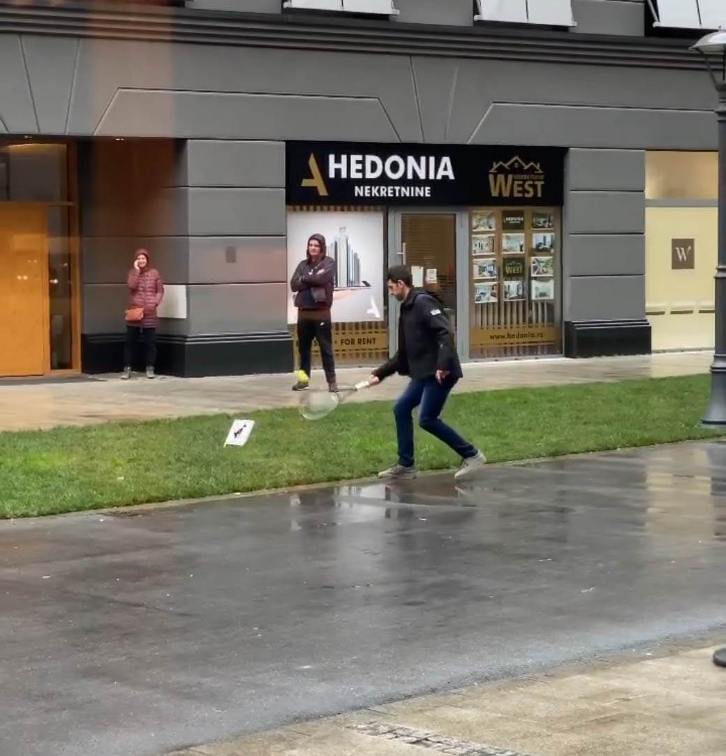 Novak Đoković tenis na ulici  (5).jpg