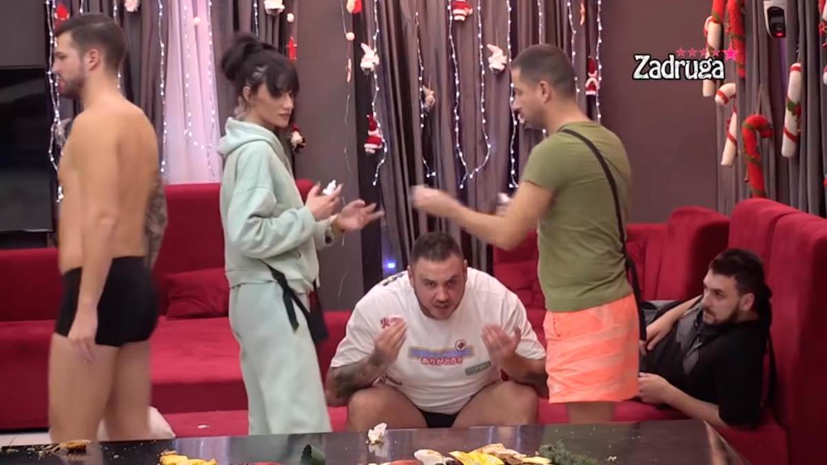 Maja napala Cara (7).jpg