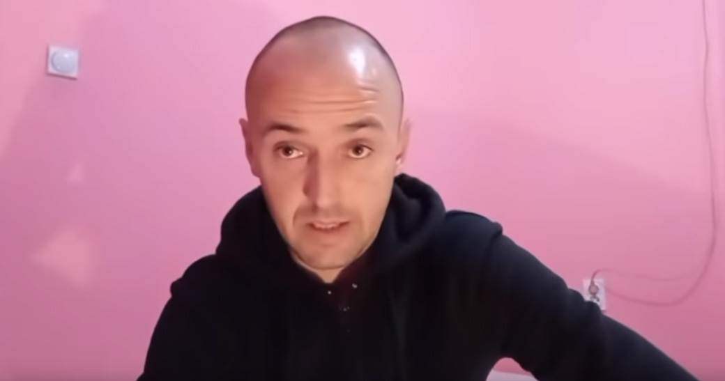 Bombaš preti eksplozijom u Baru (6).jpg