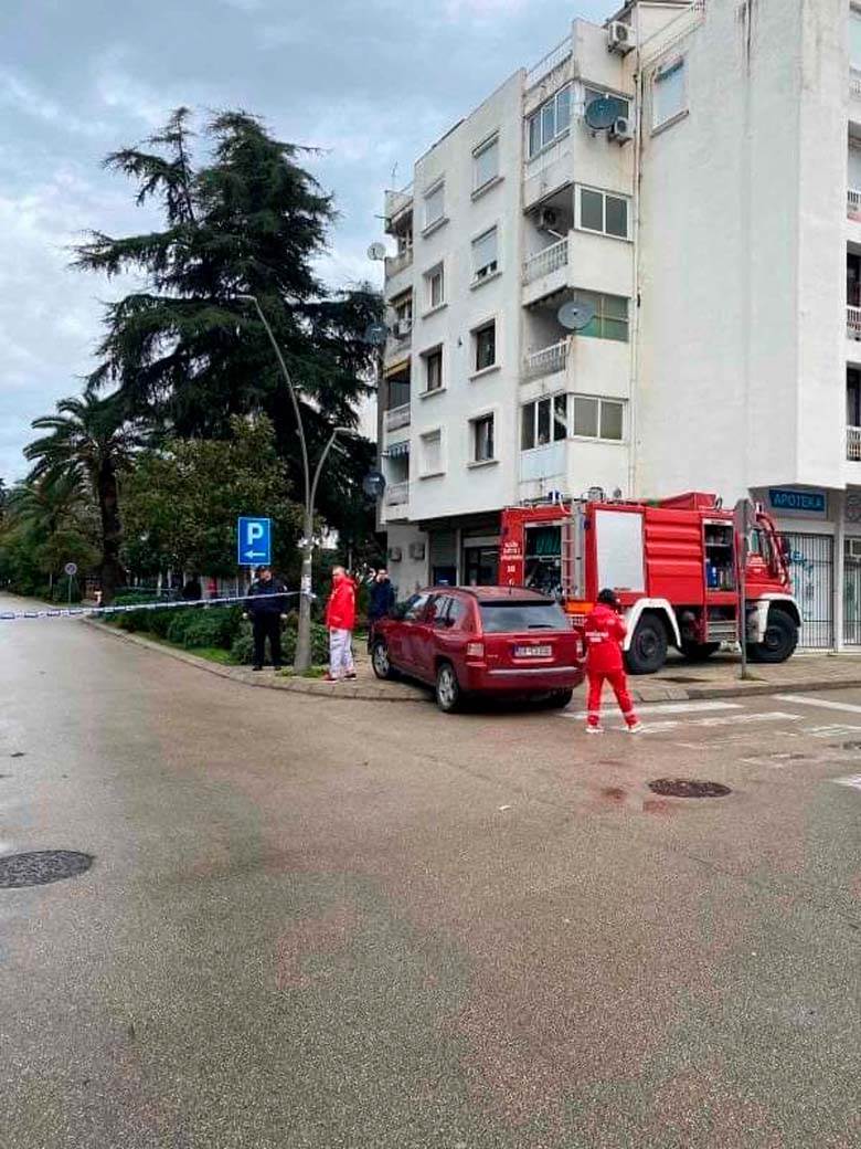 Crna Gora mladić preti bombom (3).jpg