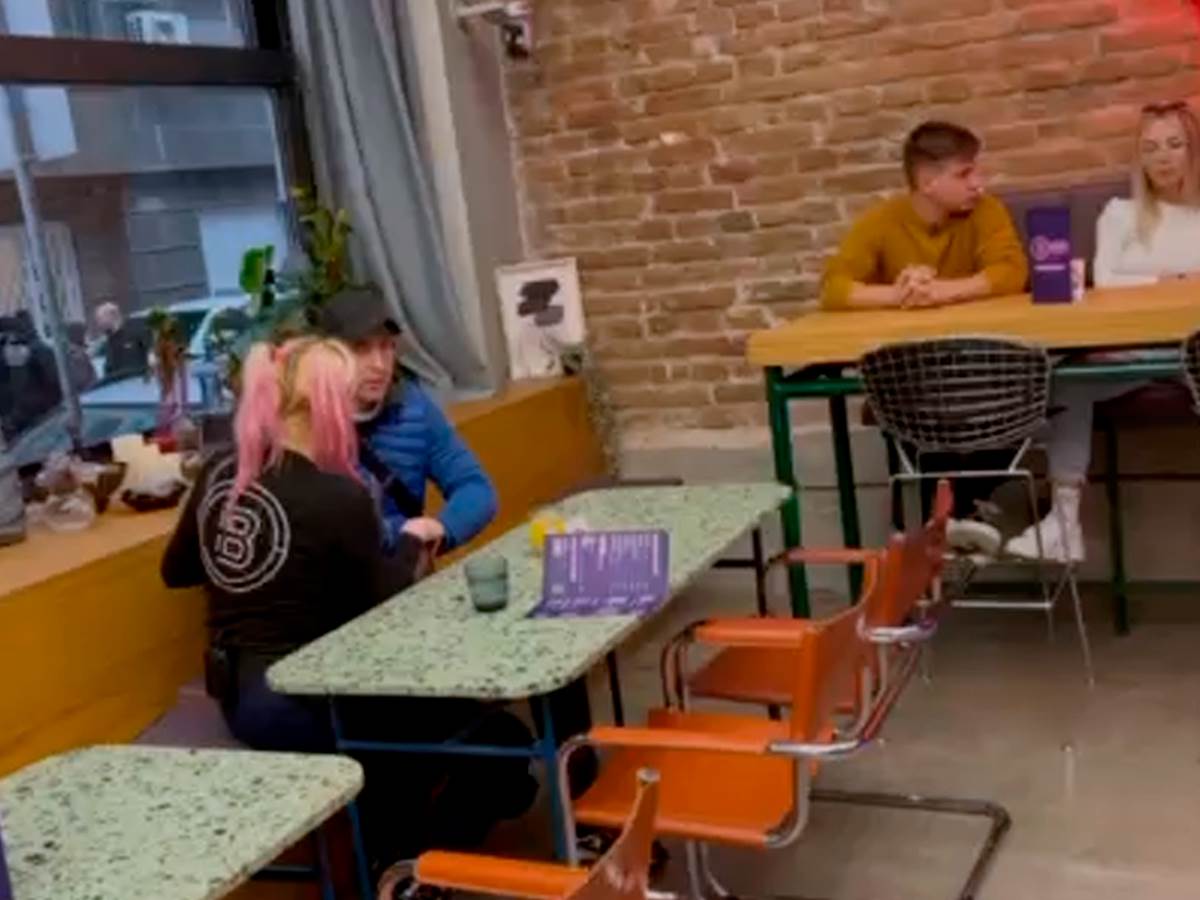 Zoranin dečko upao u Bar 