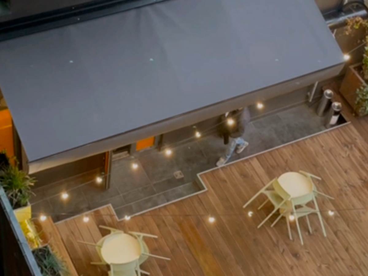 Zoranin dečko upao u Bar 