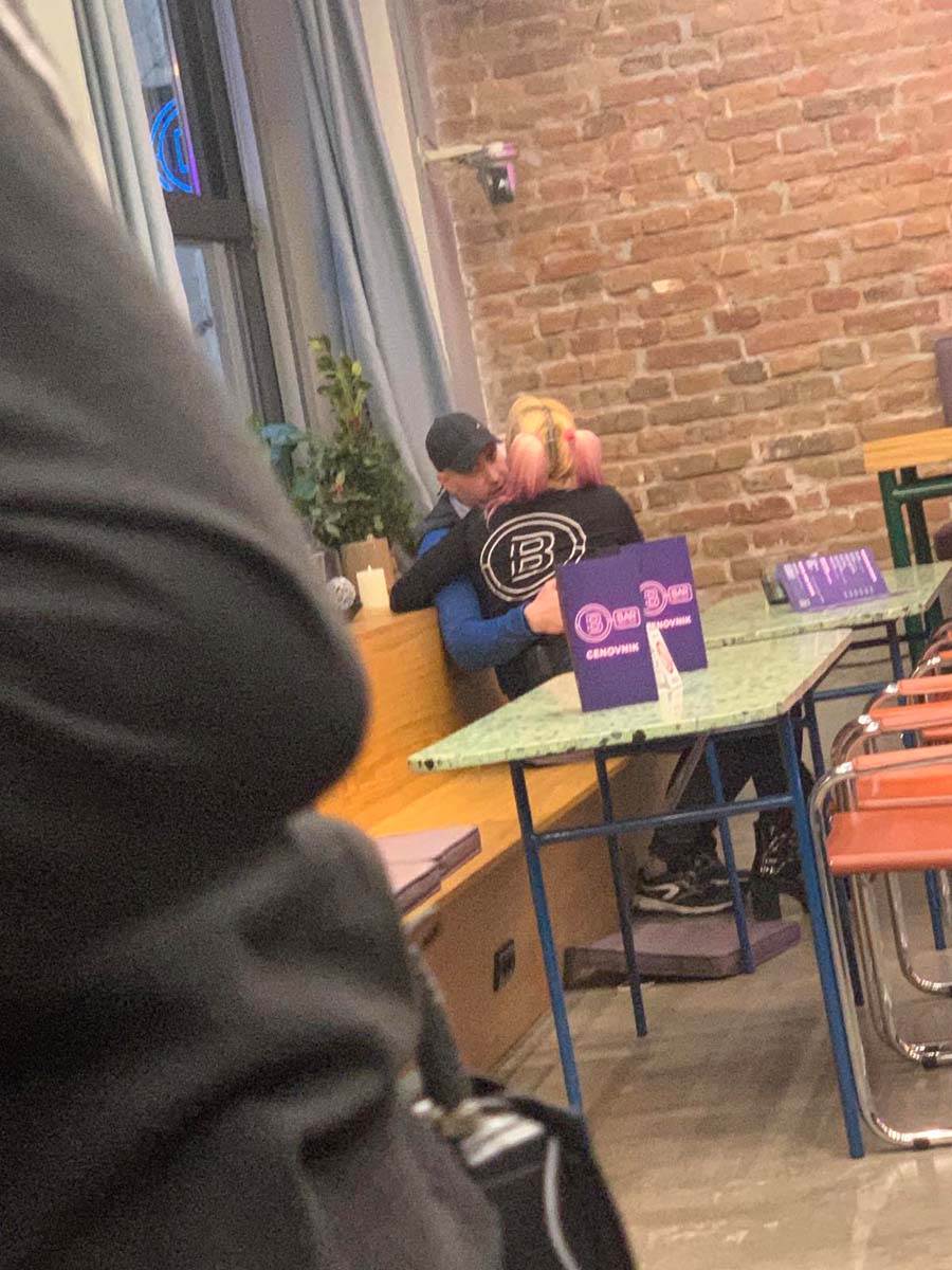 Zoranin dečko upao u Bar 