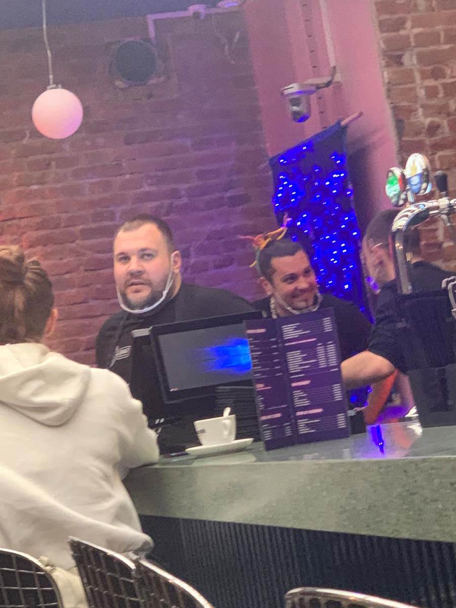 Zoranin dečko upao u Bar 