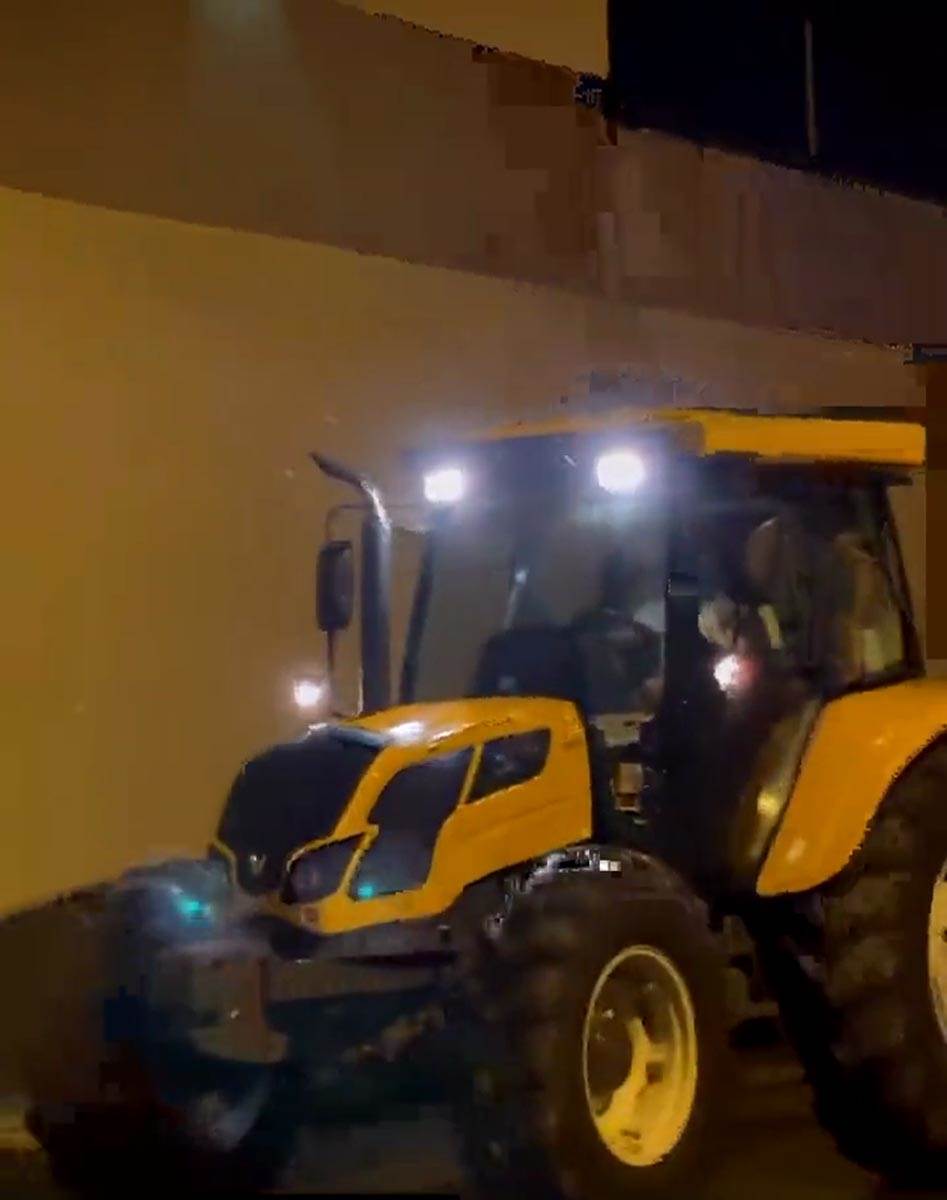 Diego Kosta, Traktor (3).jpg