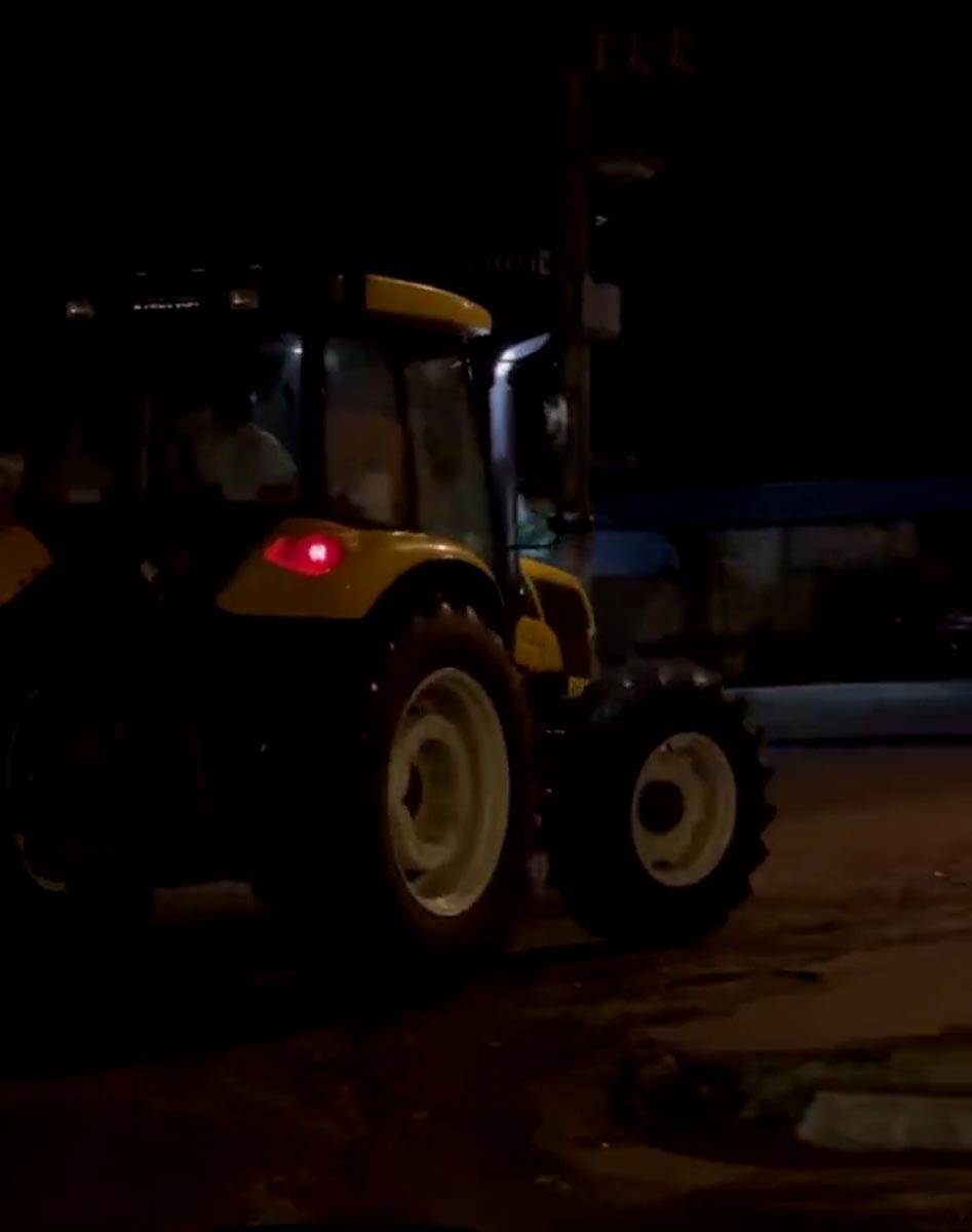 Diego Kosta, Traktor (9).jpg