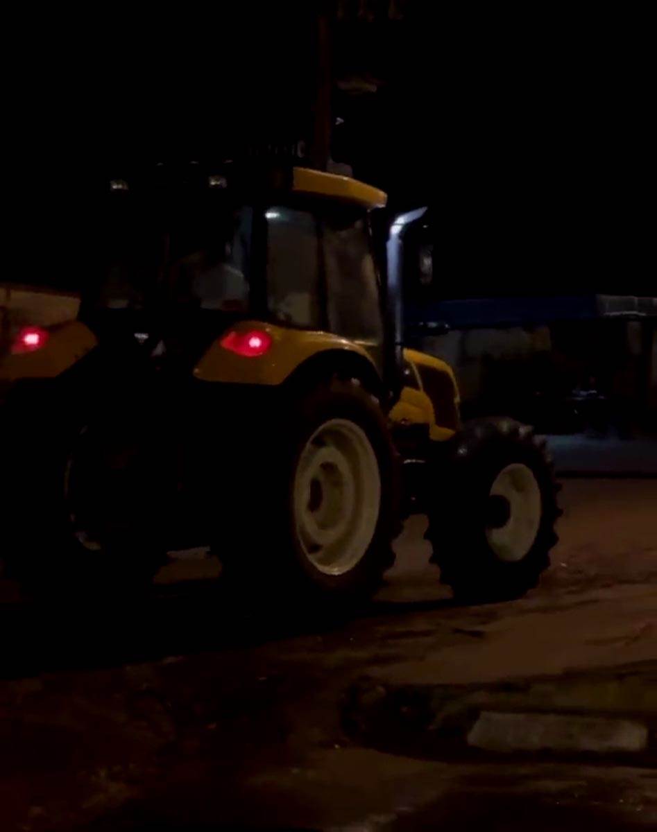 Diego Kosta, Traktor (10).jpg