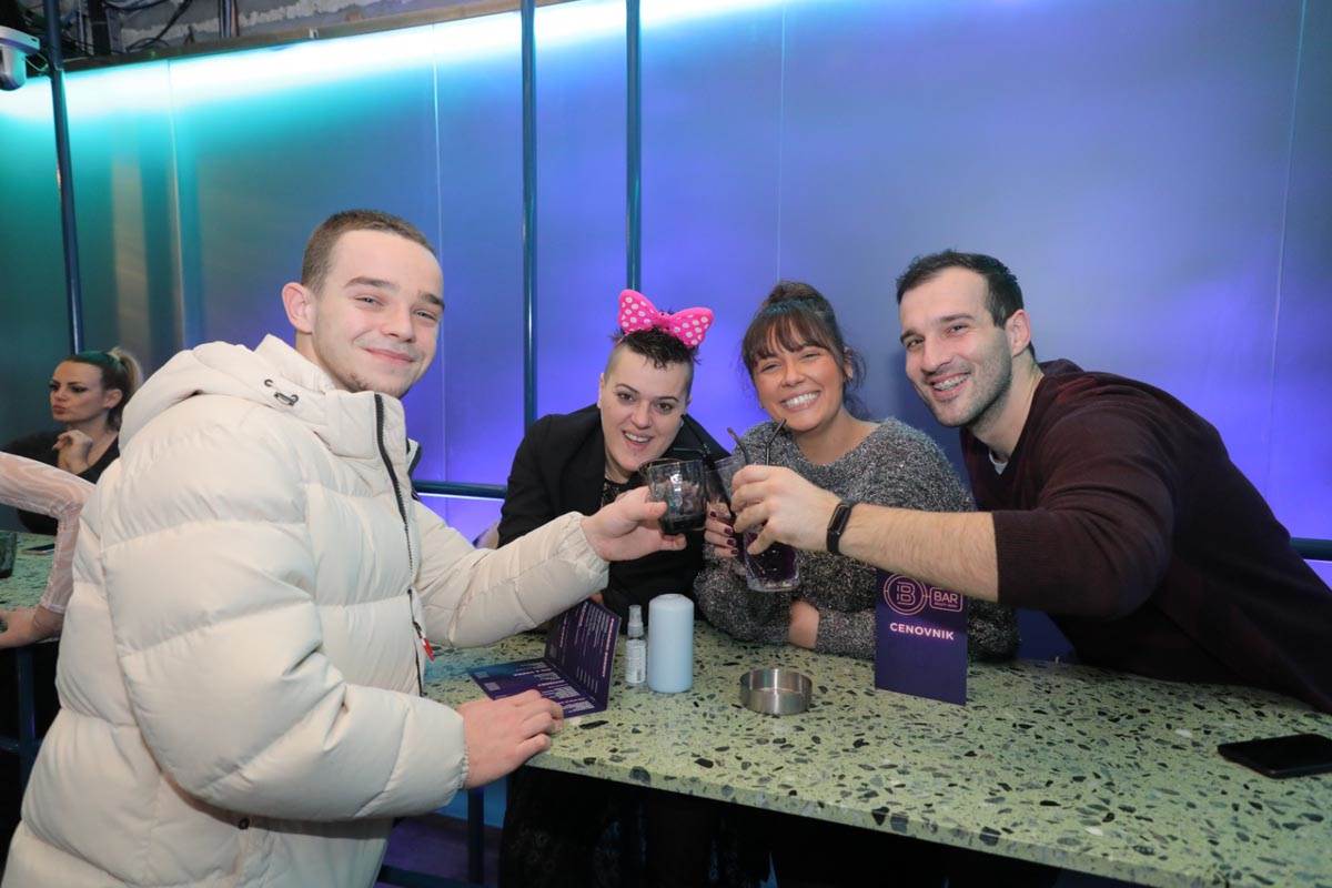 Nastup Lene Čolak, Rijaliti Bar (5).jpg