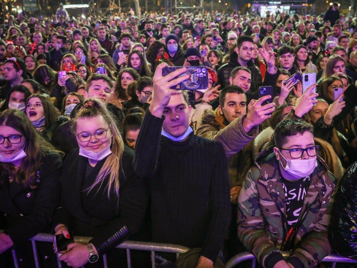 Sara Jo, Koncert Ispred Skupštine (7).jpeg