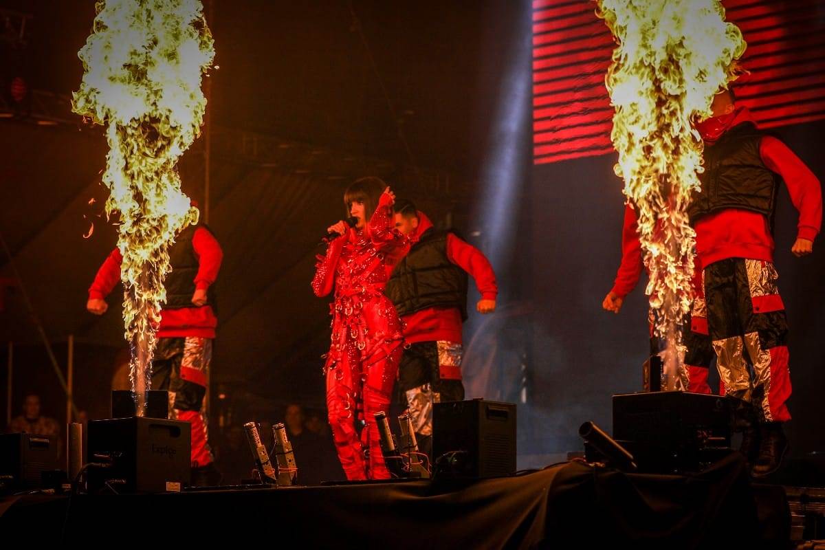 Sara Jo, Koncert Ispred Skupštine (11).jpeg