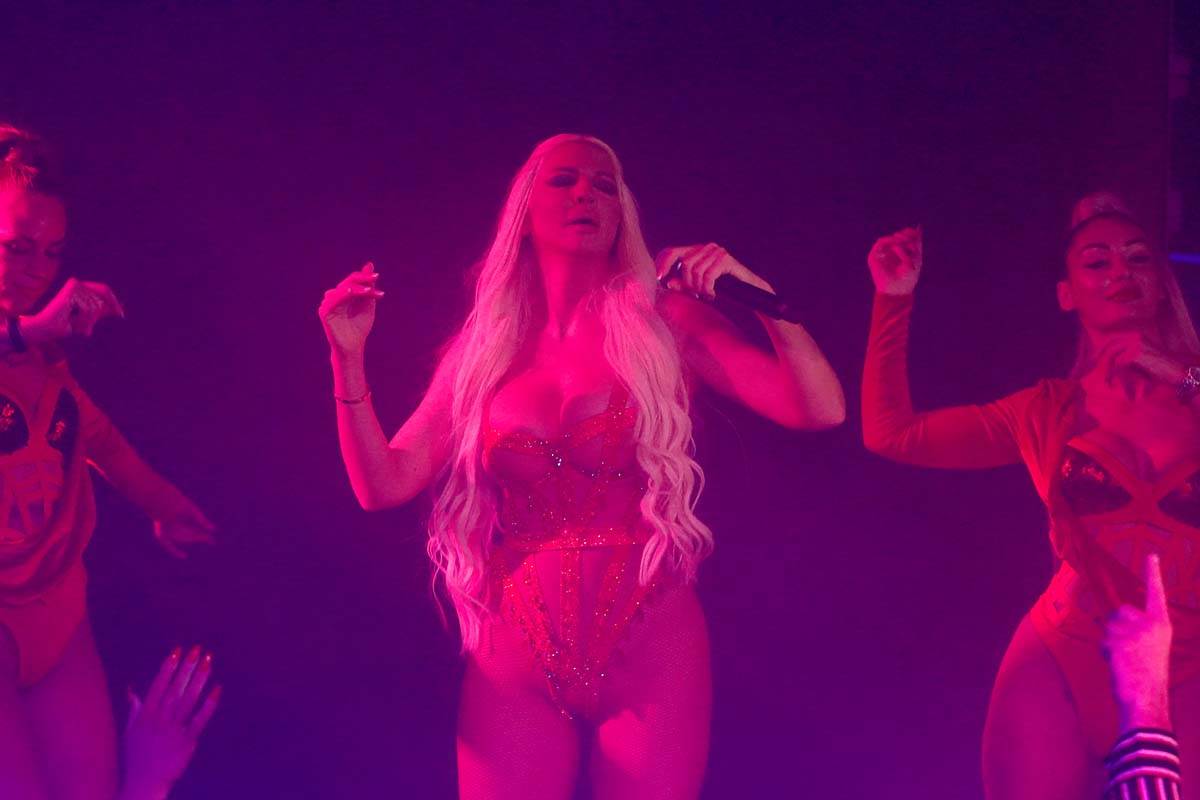 Jelena Karleuša Nova Godina nastup (1).jpg