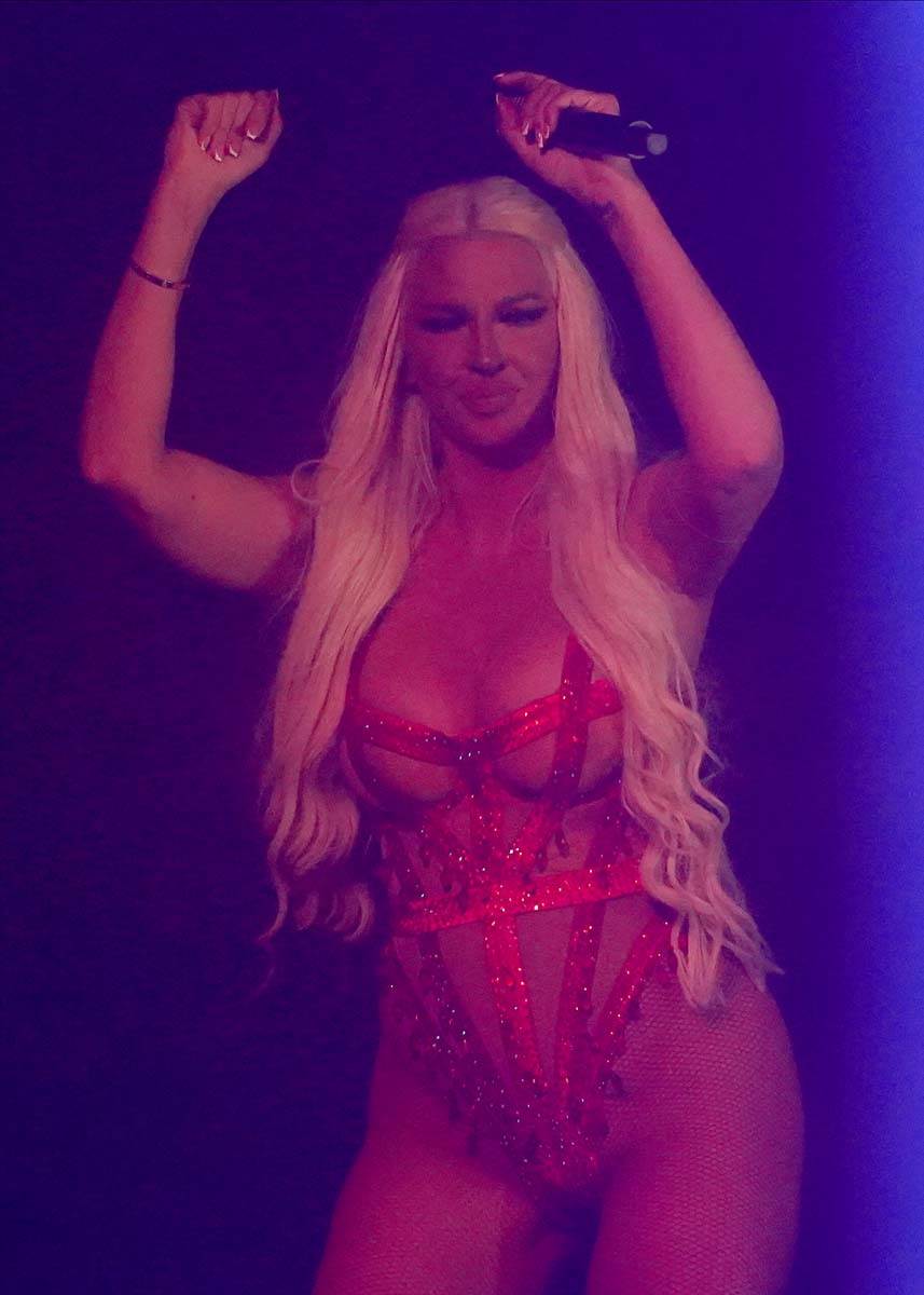 Jelena Karleuša Nova Godina nastup (13).jpg