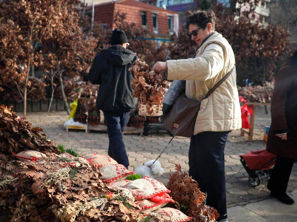 Prodaja badnjaka na Kalenić pijaci
