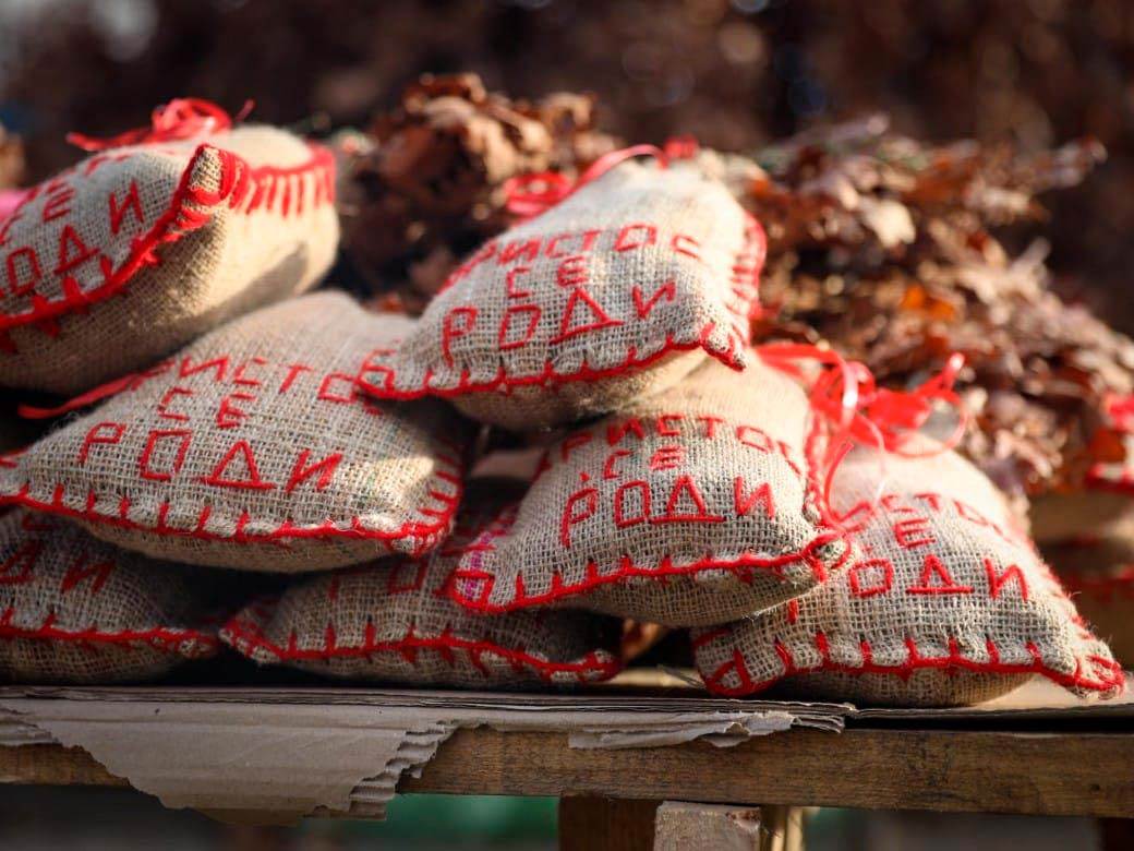 Prodaja badnjaka na Kalenić pijaci