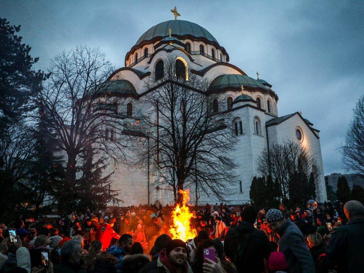 Badnjak, Paljenje Badnjaka, Hram (13).jpg