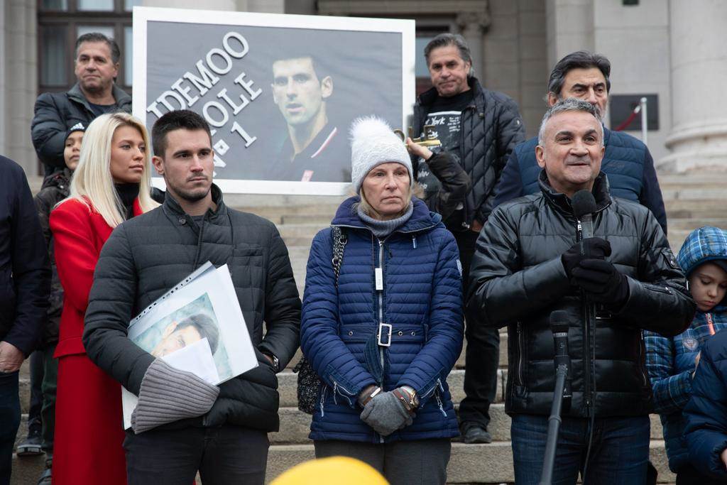 Protest ispred skupštine Novak (3).jpeg