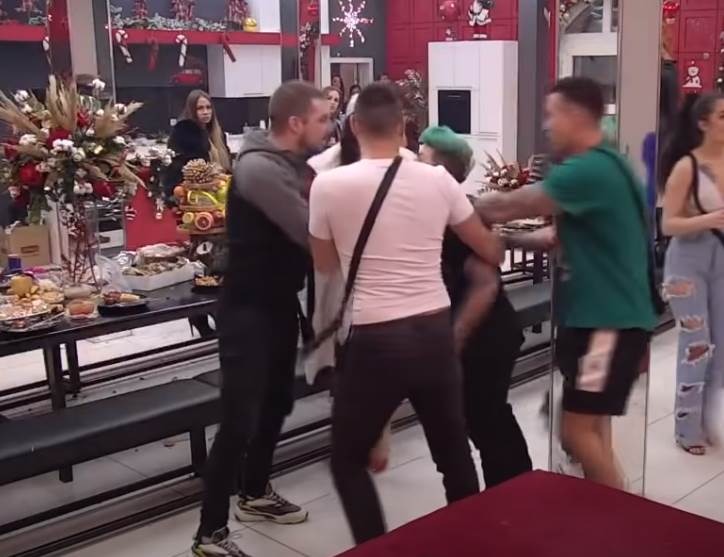 Tara i Dejan svađa Zadruga