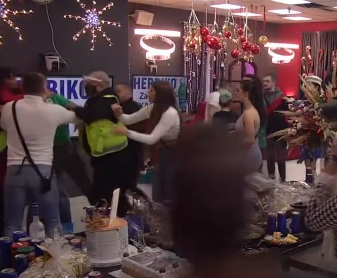 Tara i Dejan svađa Zadruga