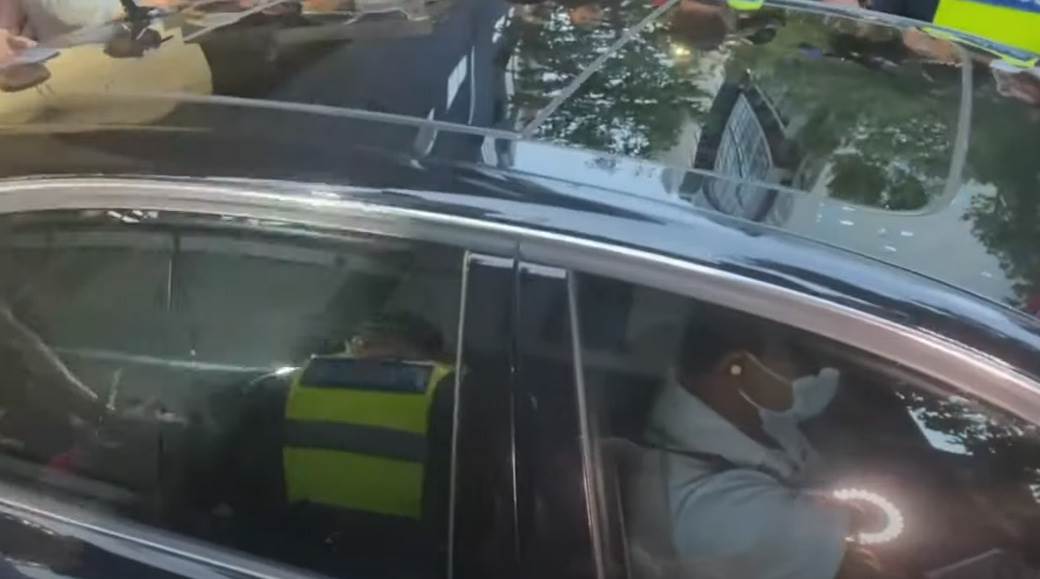 Novak Đoković neredi na ulicama Melburna napustio advokatsku kancelariju