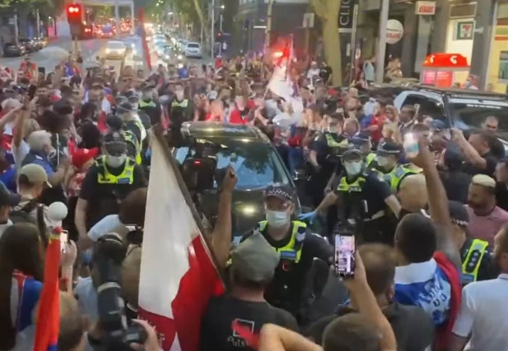 Novak Đoković neredi na ulicama Melburna napustio advokatsku kancelariju