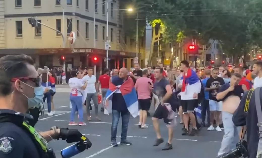 Novak Đoković neredi na ulicama Melburna napustio advokatsku kancelariju