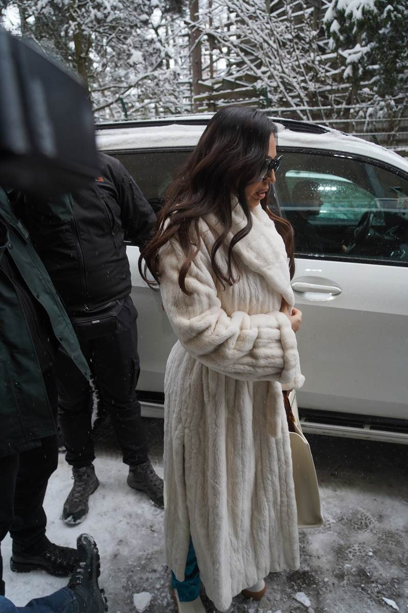 Ceca Ražnatović, Bela bunda (4).jpg