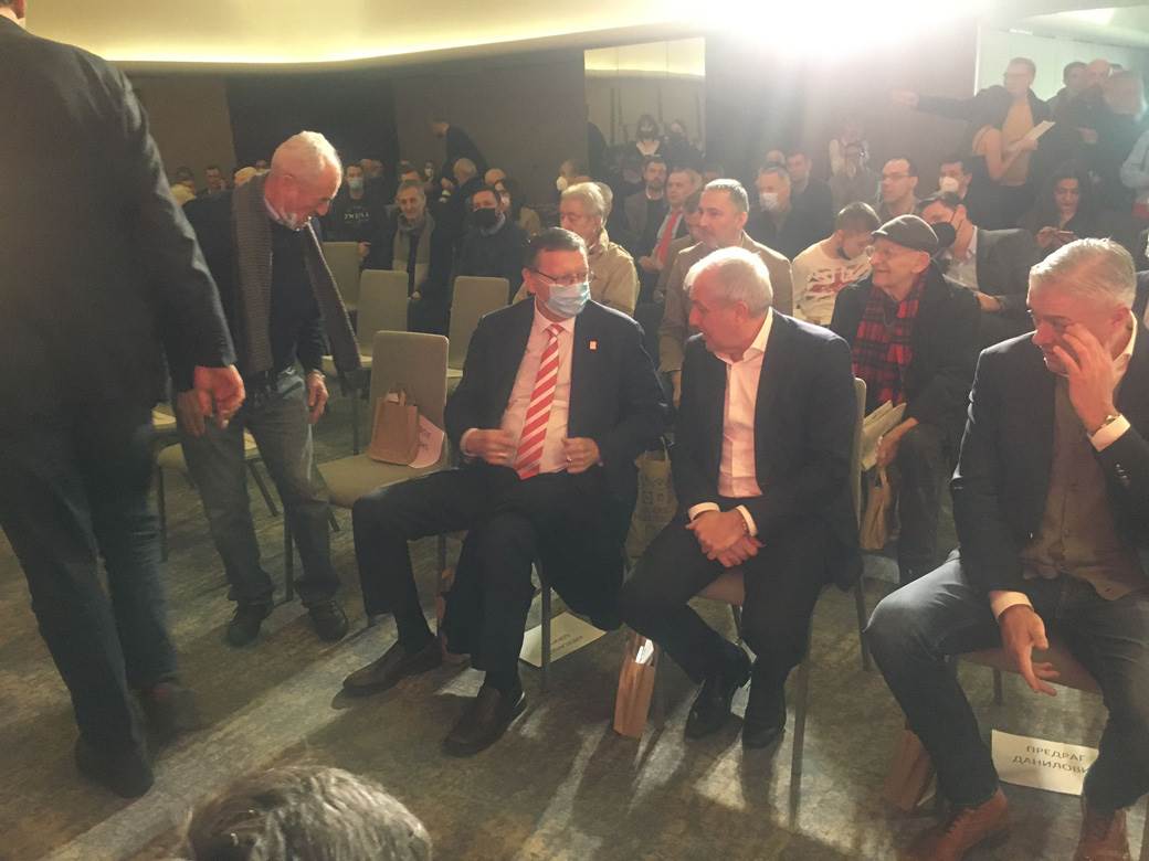 Nikola Rokvić sa partizanovcima Obradovićem i Kićanovićem