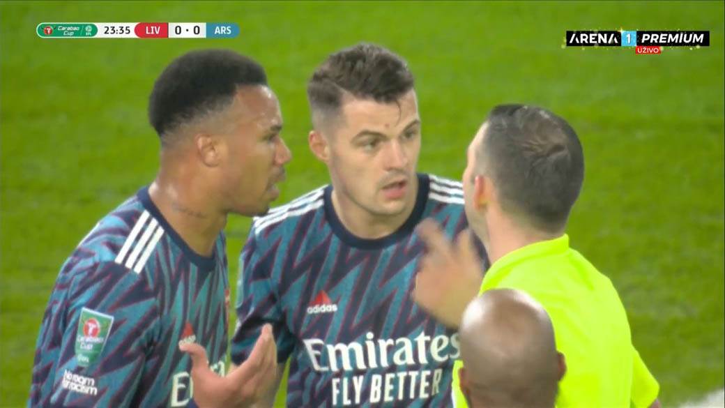 Granit Džaka crveni karton 1.jpg