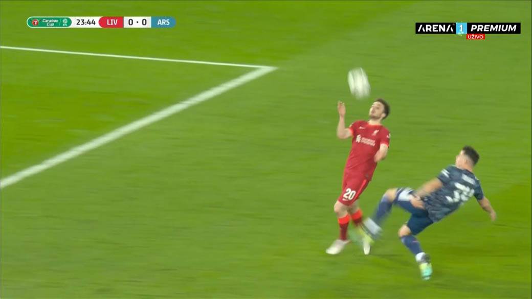 Granit Džaka crveni karton 3.jpg