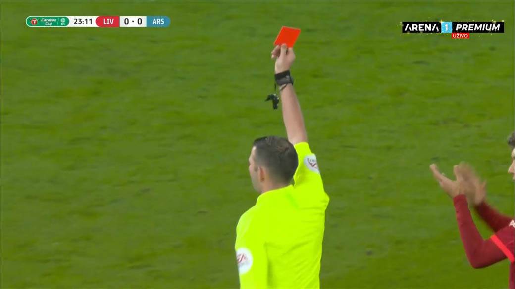 Granit Džaka crveni karton 4.jpg