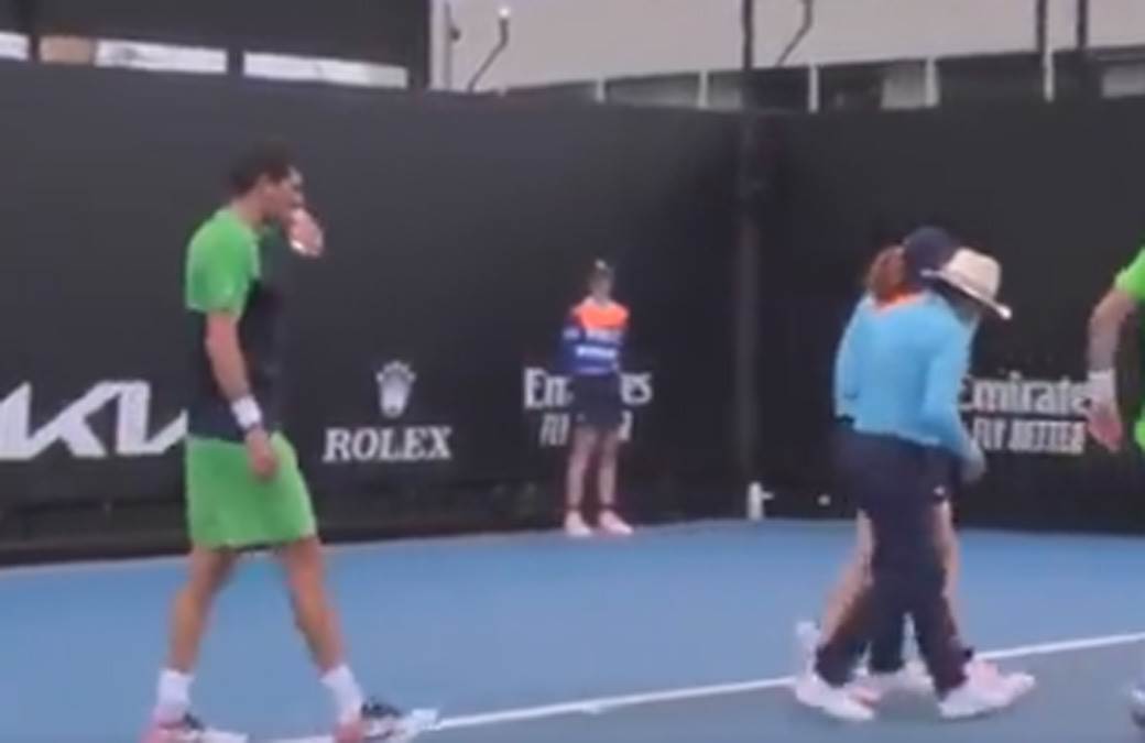 Skupljačica lopti kolabirala (7).jpg