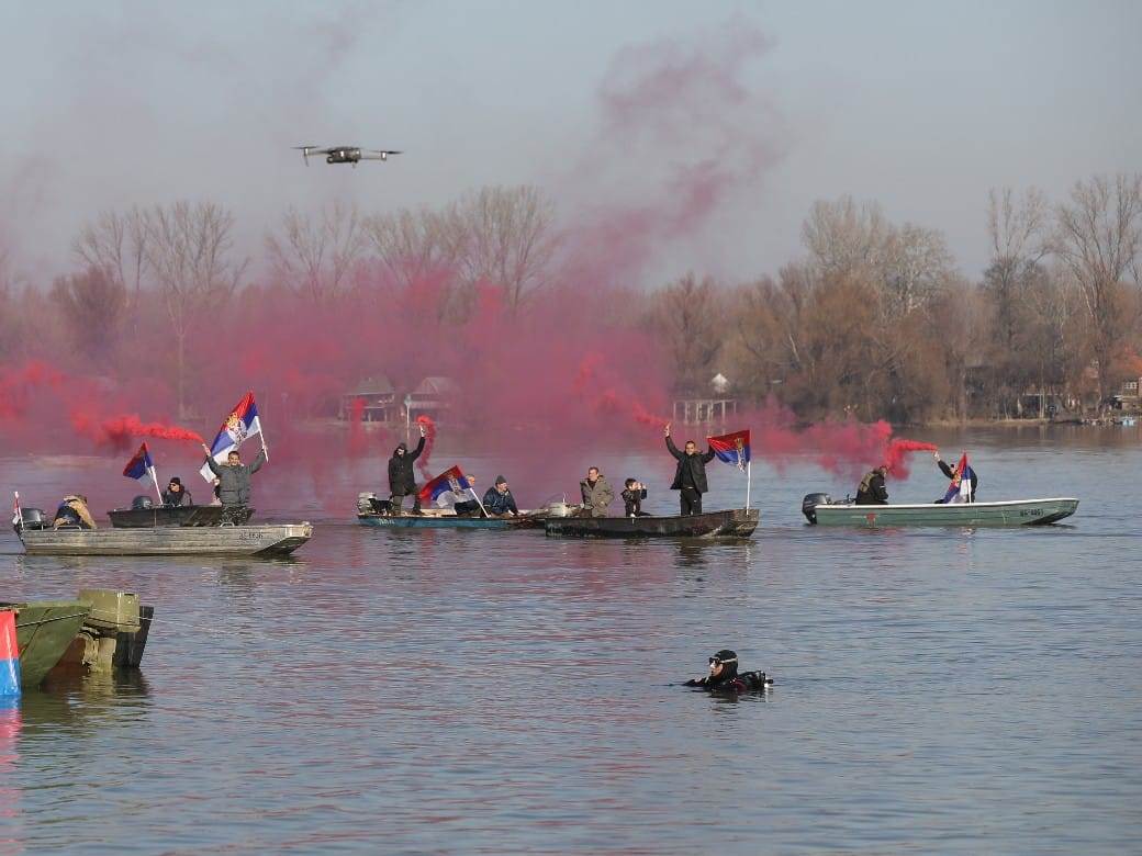 Plivanje za časni krst (2).jpeg