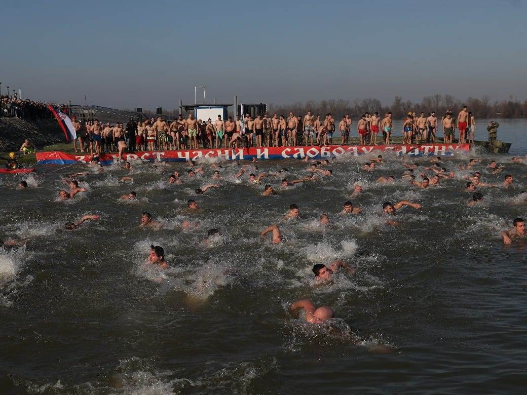 Plivanje za časni krst (4).jpeg