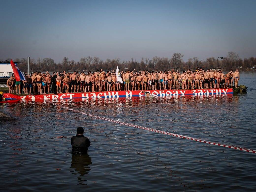 Plivanje za časni krst (6).jpeg