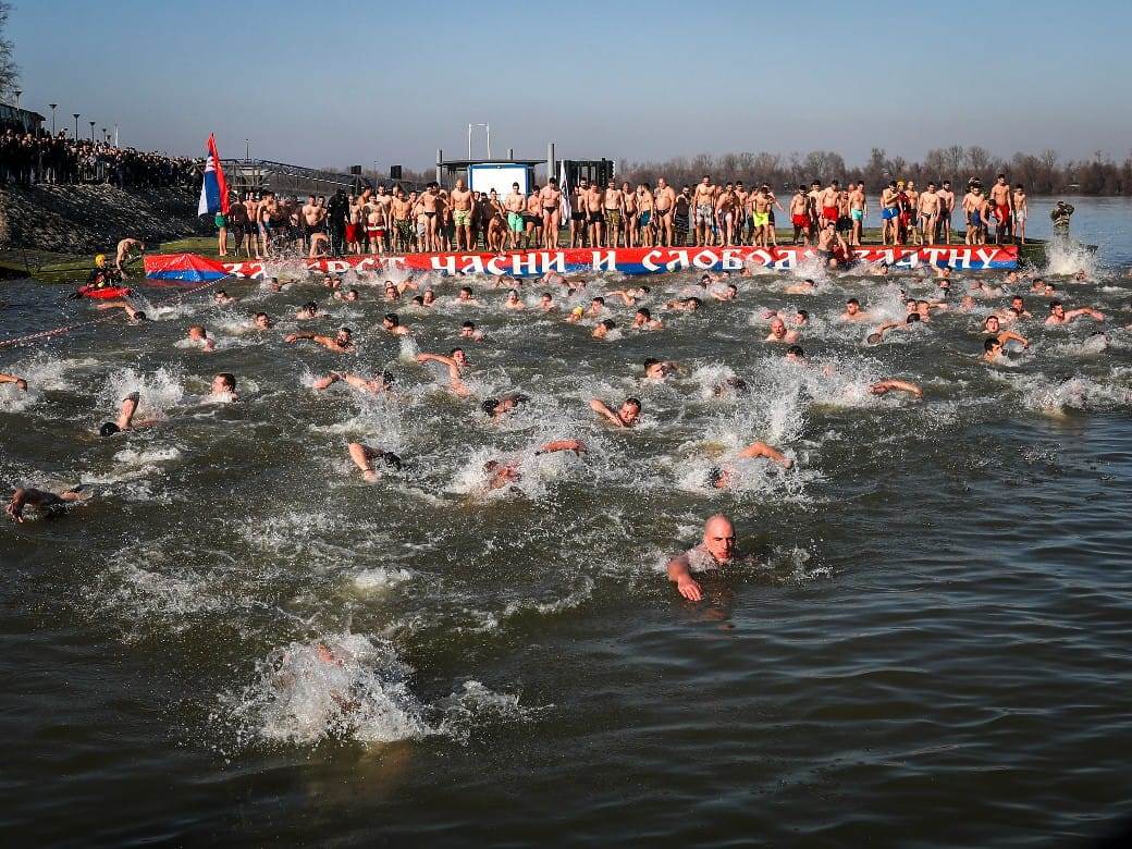 Plivanje za časni krst (8).jpeg