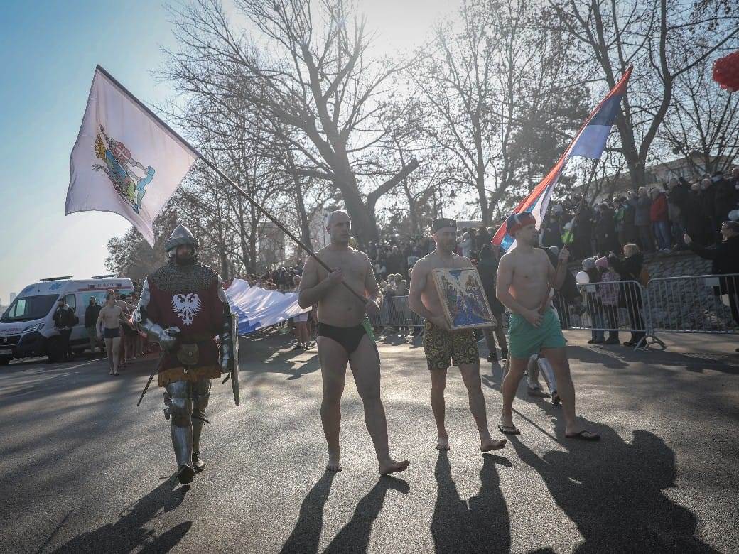 Plivanje za časni krst (9).jpeg